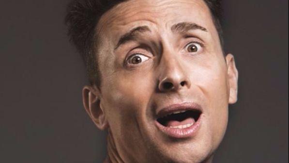 Teatro Manzoni, riapre la stagione: sul palco si ride con Pintus, Cuccarini e Salemme