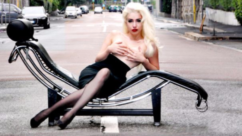 Romina Falconi: "Basta buonismi, sono una pin-up violenta"