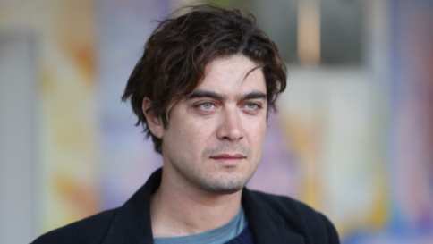 Paura per Riccardo Scamarcio: ricoverato dopo un malore in autostrada