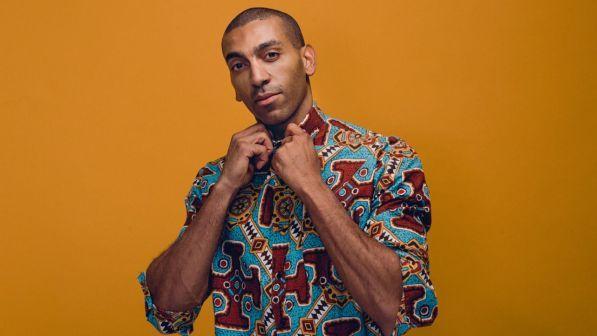 Mudimbi, il mago che tira fuori dal cappello un rap pieno di ironia