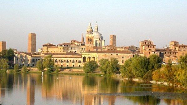 Mantova revoca la cittadinanza onoraria a Benito Mussolini: "Una scelta di valori"