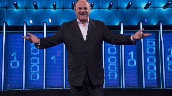 Gerry Scotti conduce "The Wall", il nuovo quiz con un montepremi da 1 milione e mezzo di euro