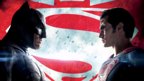 "Batman v Superman", lo scontro tra supereroi arriva al cinema