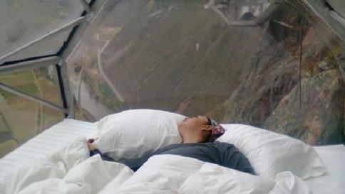 Perù, capsule green per dormire ad alta quota attaccati alle pareti delle Ande