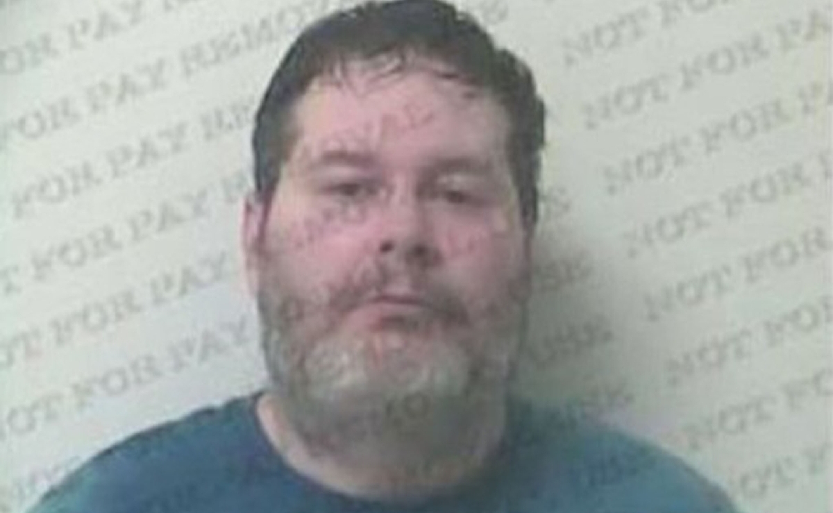 Usa, salva cane nell'auto sotto il sole ma sfonda il finestrino: arrestato