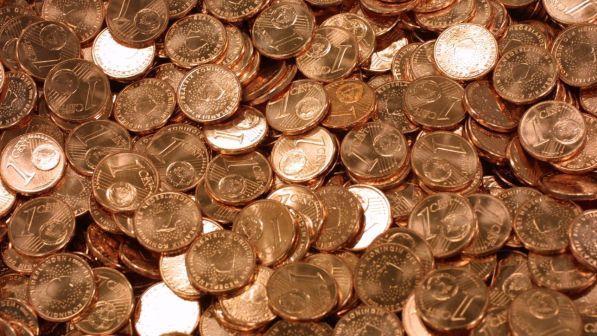 Il governo costretto a fare marcia indietro, restano le monete da 1 e 2 centesimi