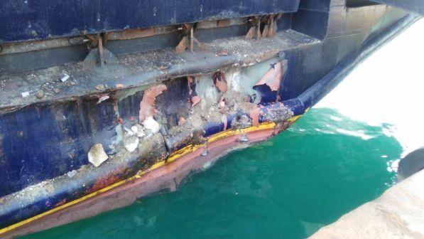Ischia, nave contro la banchina durante la manovra di attracco: 50 feriti lievi