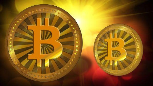 Bitcoin, nuovo record: la criptovaluta supera i 12mila dollari