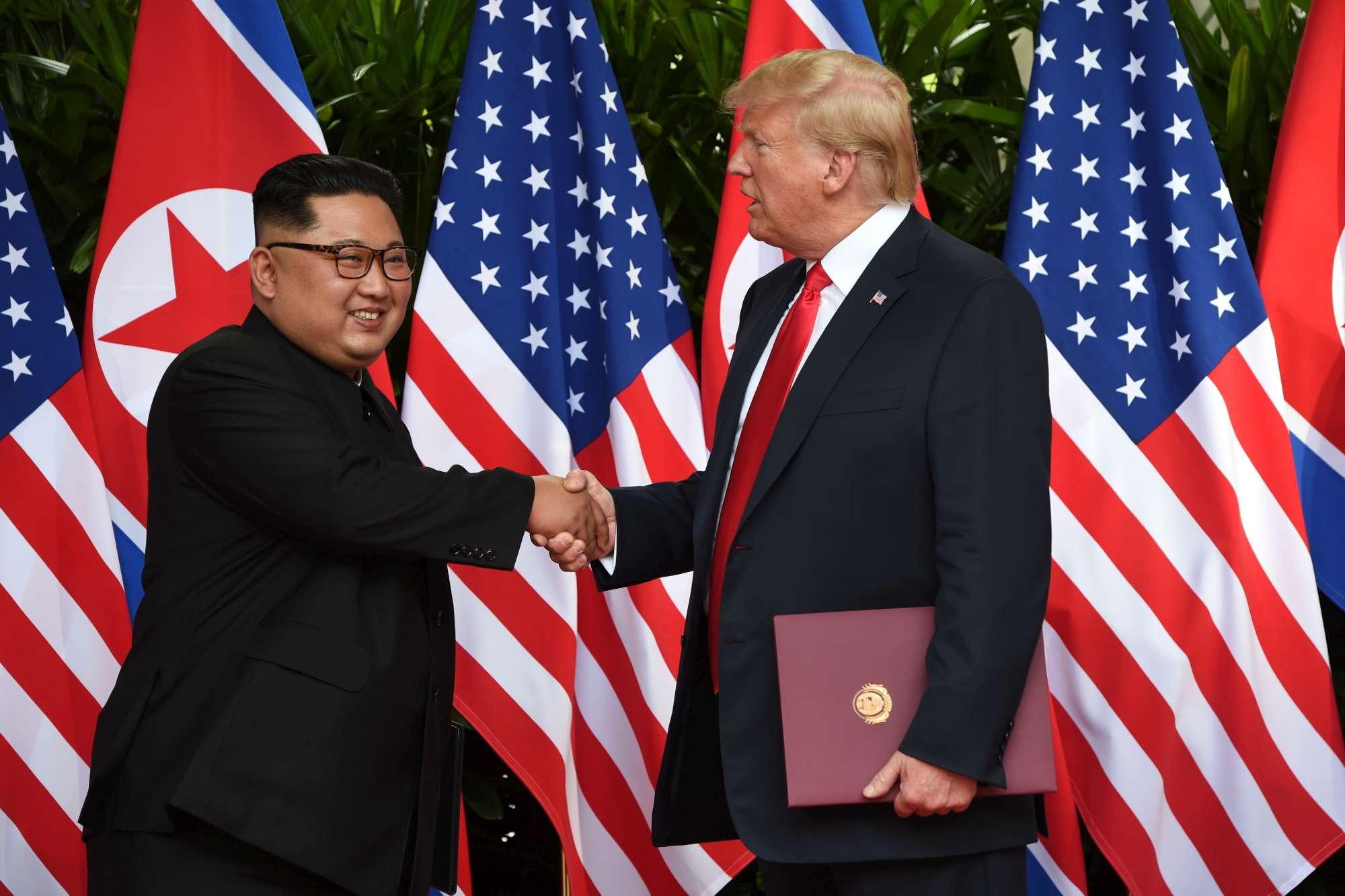 Singapore, Trump e Kim firmano lo storico accordo fra Usa e Corea del Nord