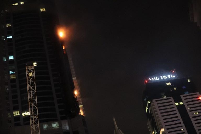 In fiamme un grattacielo residenziale di Dubai