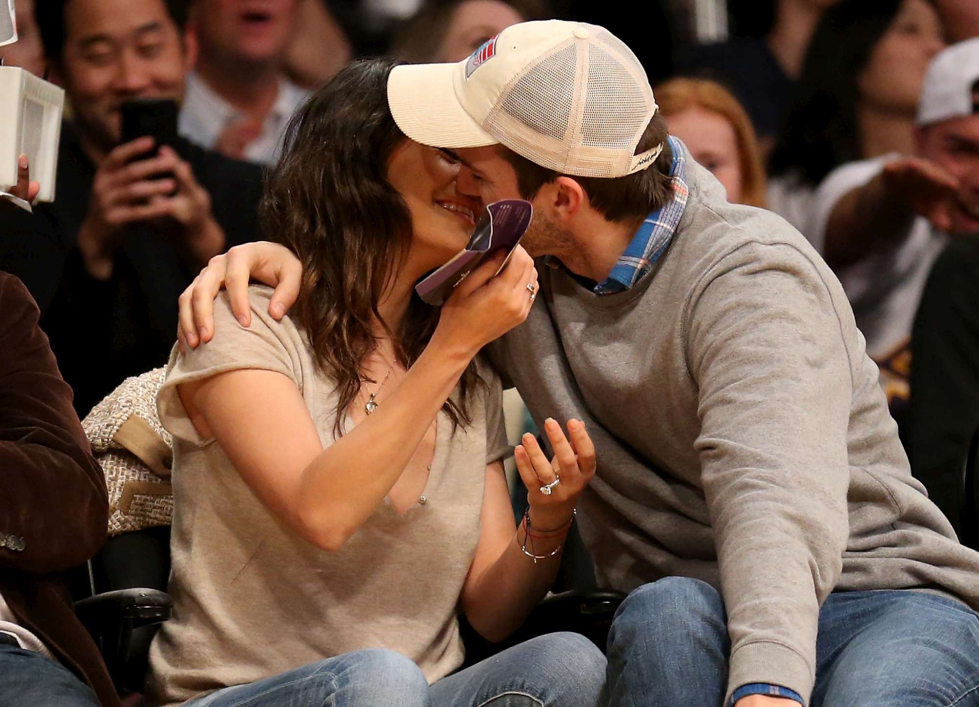 Mila Kunis: "Allʼinizio Ashton Kutcher non mi piaceva, ho sposato il mio miglior amico"