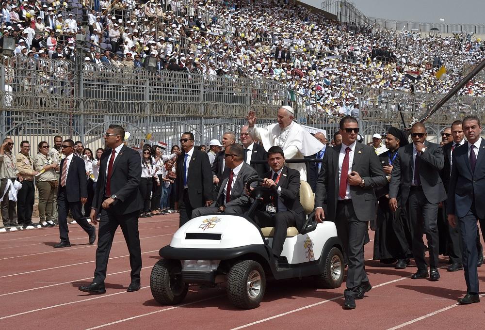 Messa superblindata a Il Cairo per papa Francesco