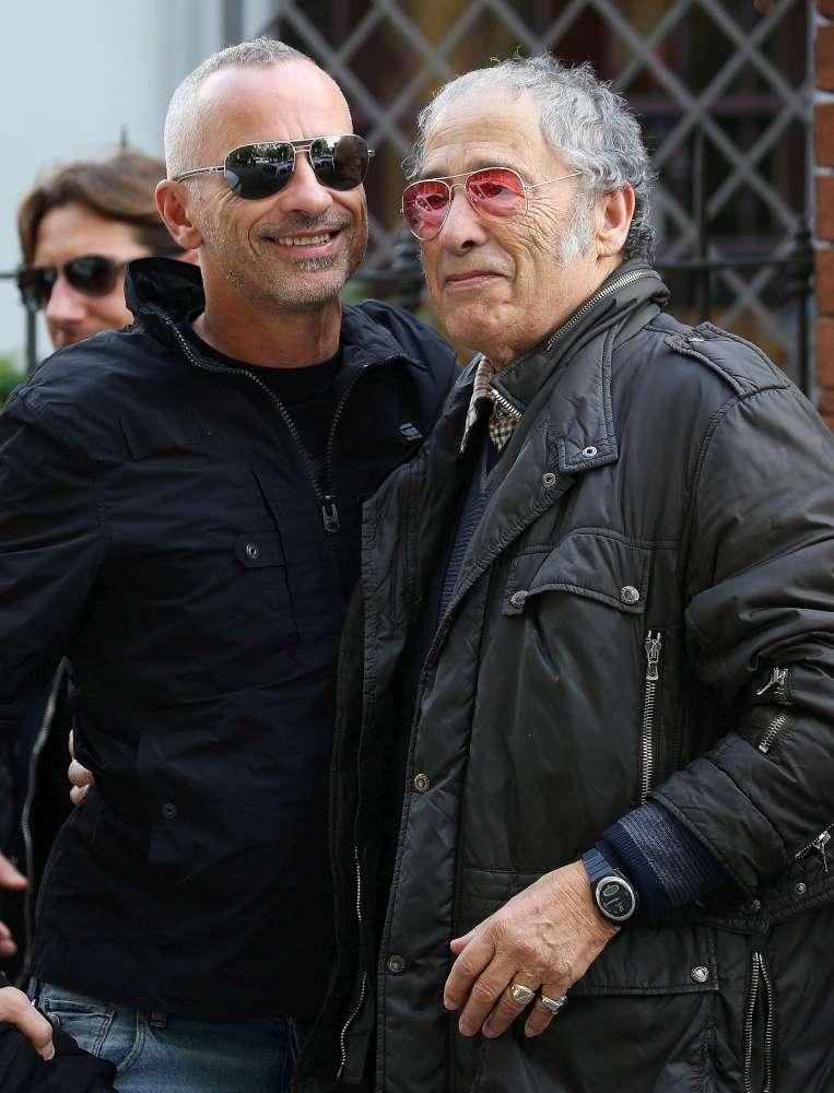 Eros Ramazzotti, compleanno al bacio