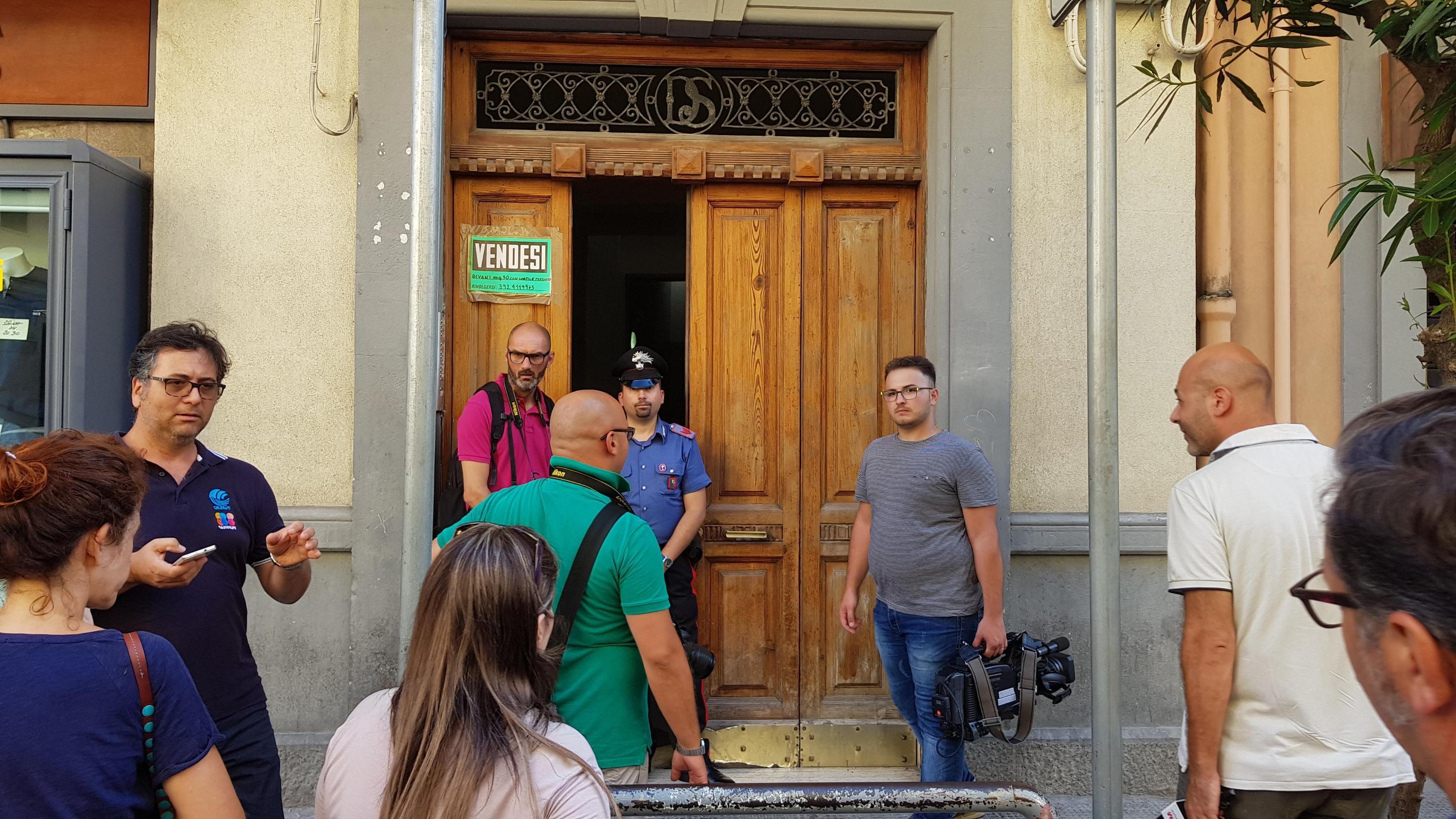 Omicidio a Madonnella: donna uccisa a coltellate in casa