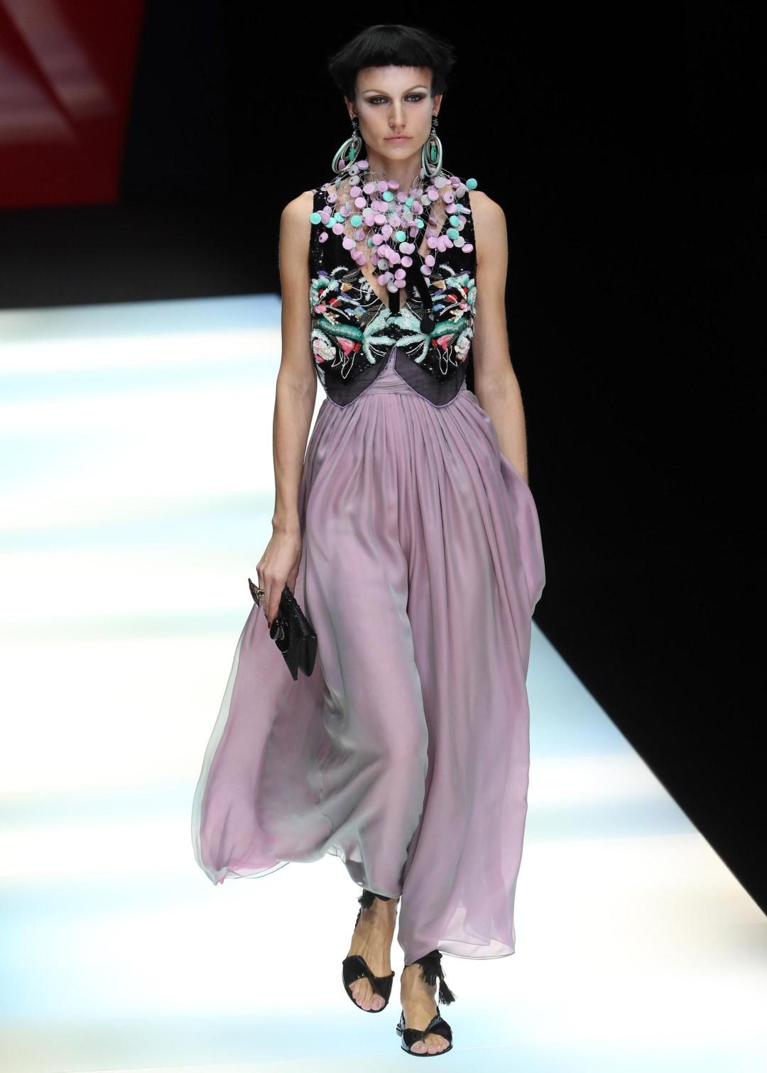 MODA: I COLORI DI TENDENZA PER LA PROSSIMA PRIMAVERA MODA: I COLORI DI TENDENZA PER LA PROSSIMA PRIMAVERA