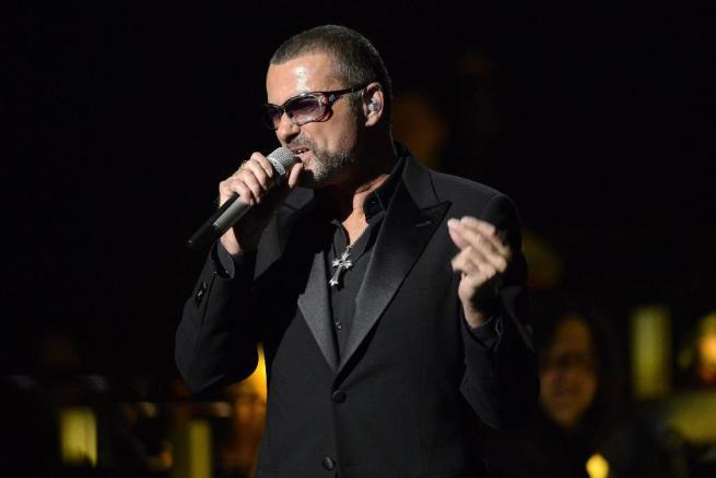 George Michael un anno in rehab: il cantante è schiavo del crack