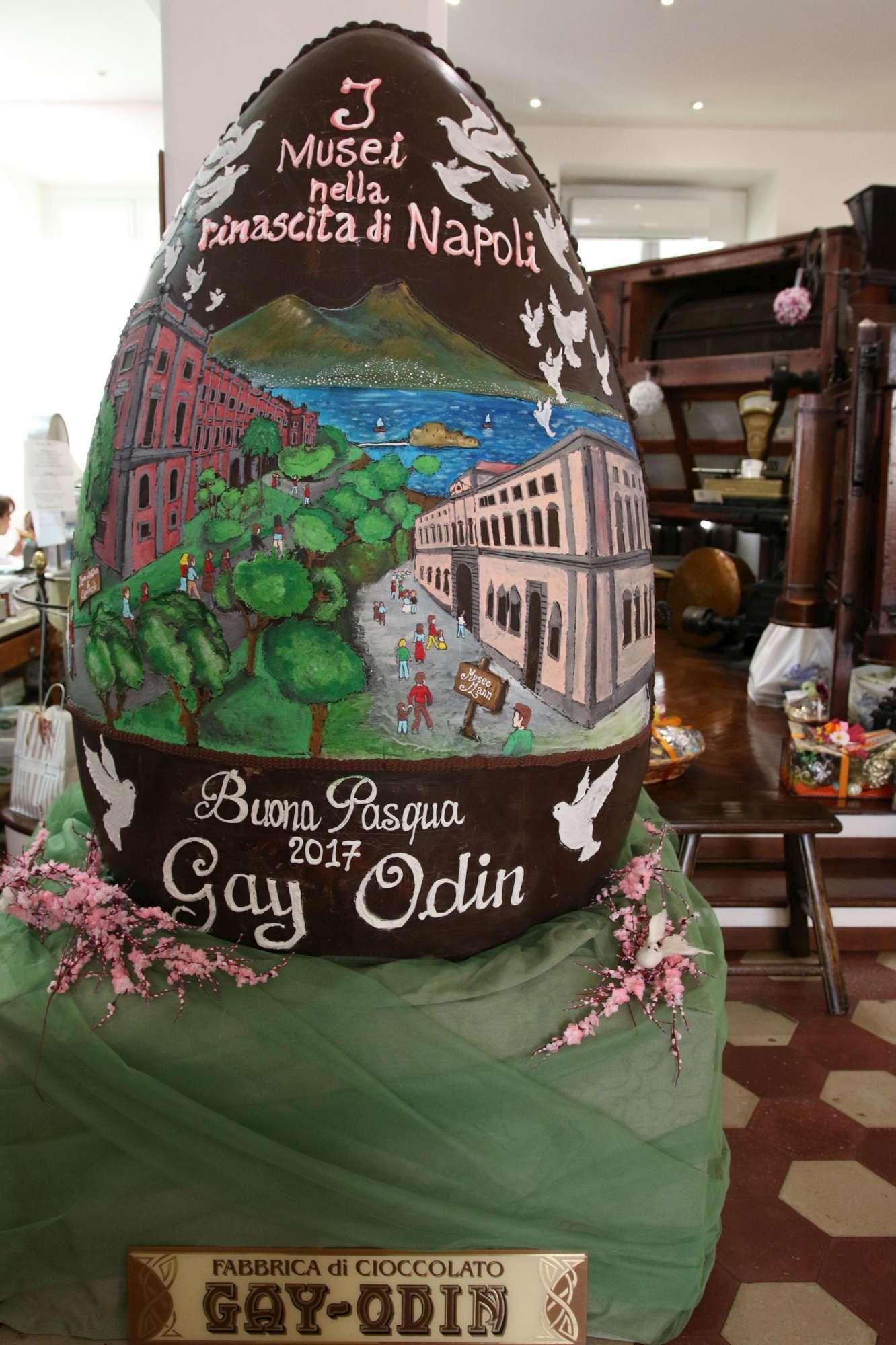 Napoli, ecco l uovo di Pasqua da record di 300 chili