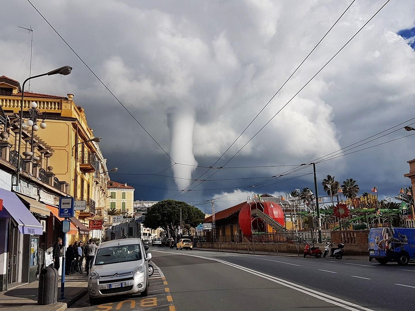 danni e paura in centro