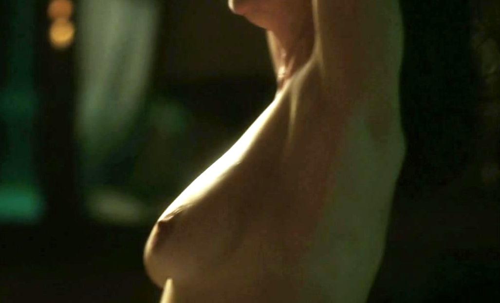 Monica Bellucci, a 52 anni in topless per  Mozart In The Jungle 
