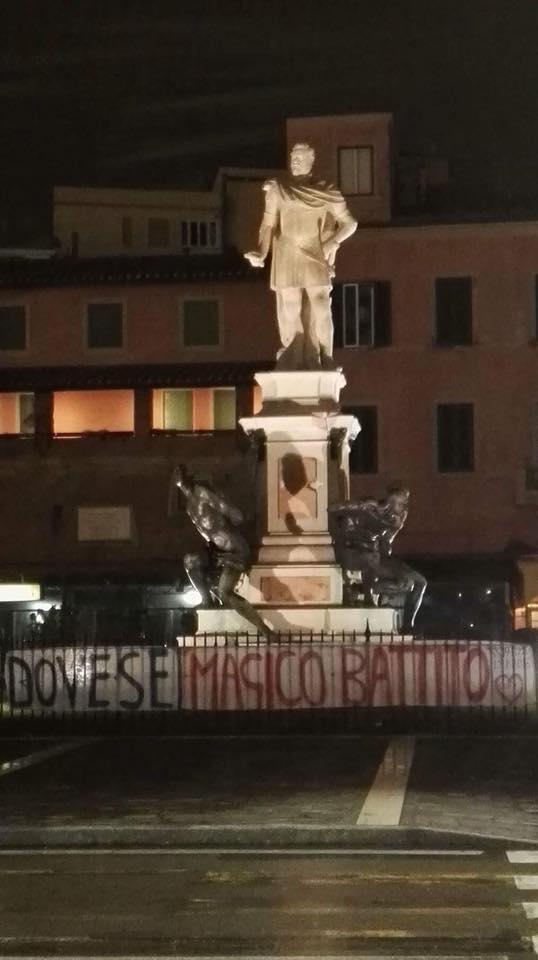 Livorno, il padre appende degli striscioni per trovare il cuore del figlio morto