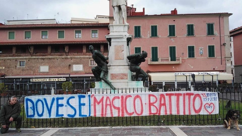 Livorno, il padre appende degli striscioni per trovare il cuore del figlio morto