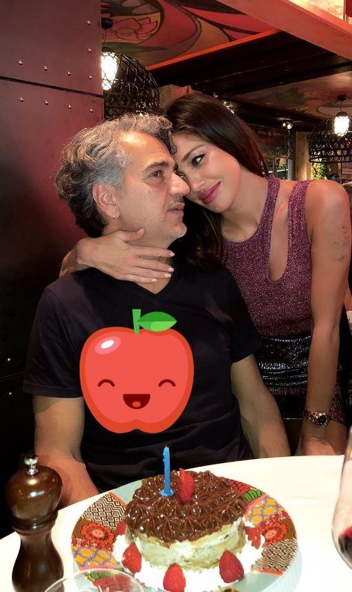 Belen, sexy al compleanno del padre Gustavo