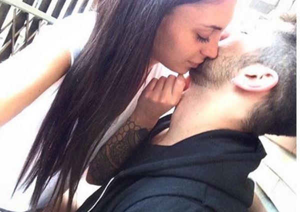 Jeremias Rodriguez, baci a Ibiza con la fidanzata Sara