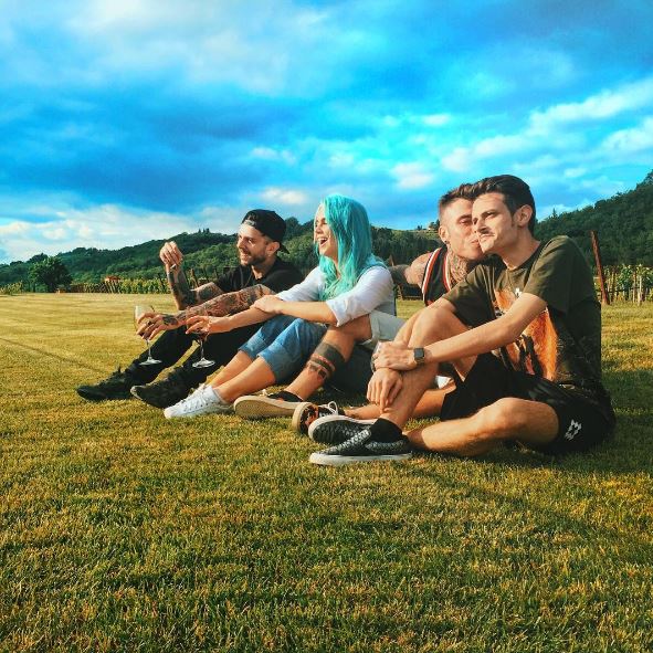 Fedez, rieccolo flirtare con Tiger Lily