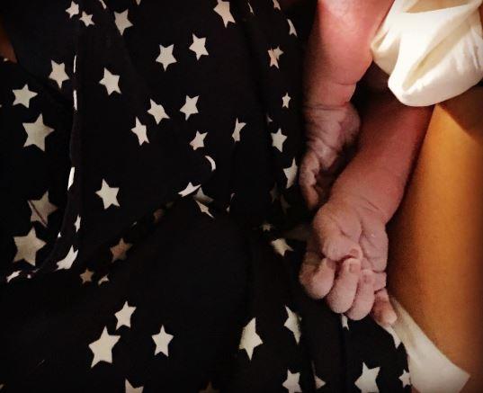 Federica Riccardi allatta il suo baby-Cerci