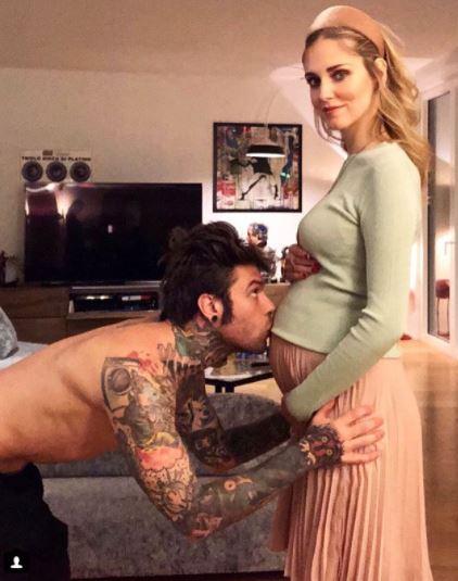 Chiara Ferragni e Fedez, rientro lampo a Milano e il pancione lievita