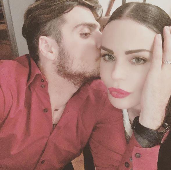 Nina Moric sensuale sui social network