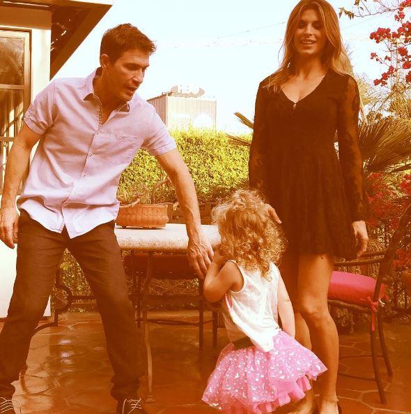 Elisabetta Canalis lontana da casa, bellezza acqua e sapone