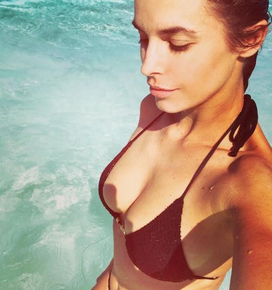 Elisabetta Canalis, fondoschiena supersexy alle Bahamas