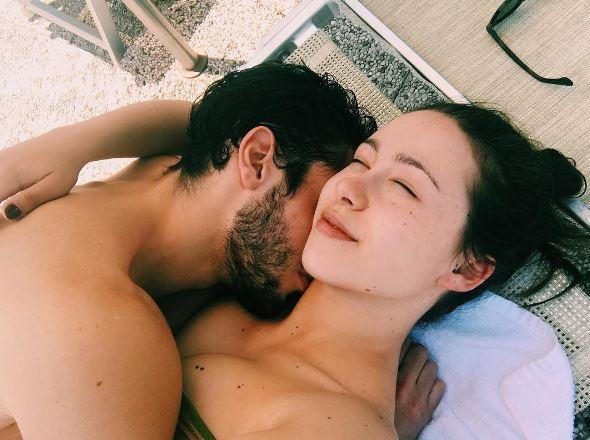 Aurora Ramazzotti,  abbracciatissima  al suo Goffredo