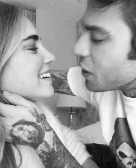 Ferragni-Fedez, bacio social con  guanciotte molli 