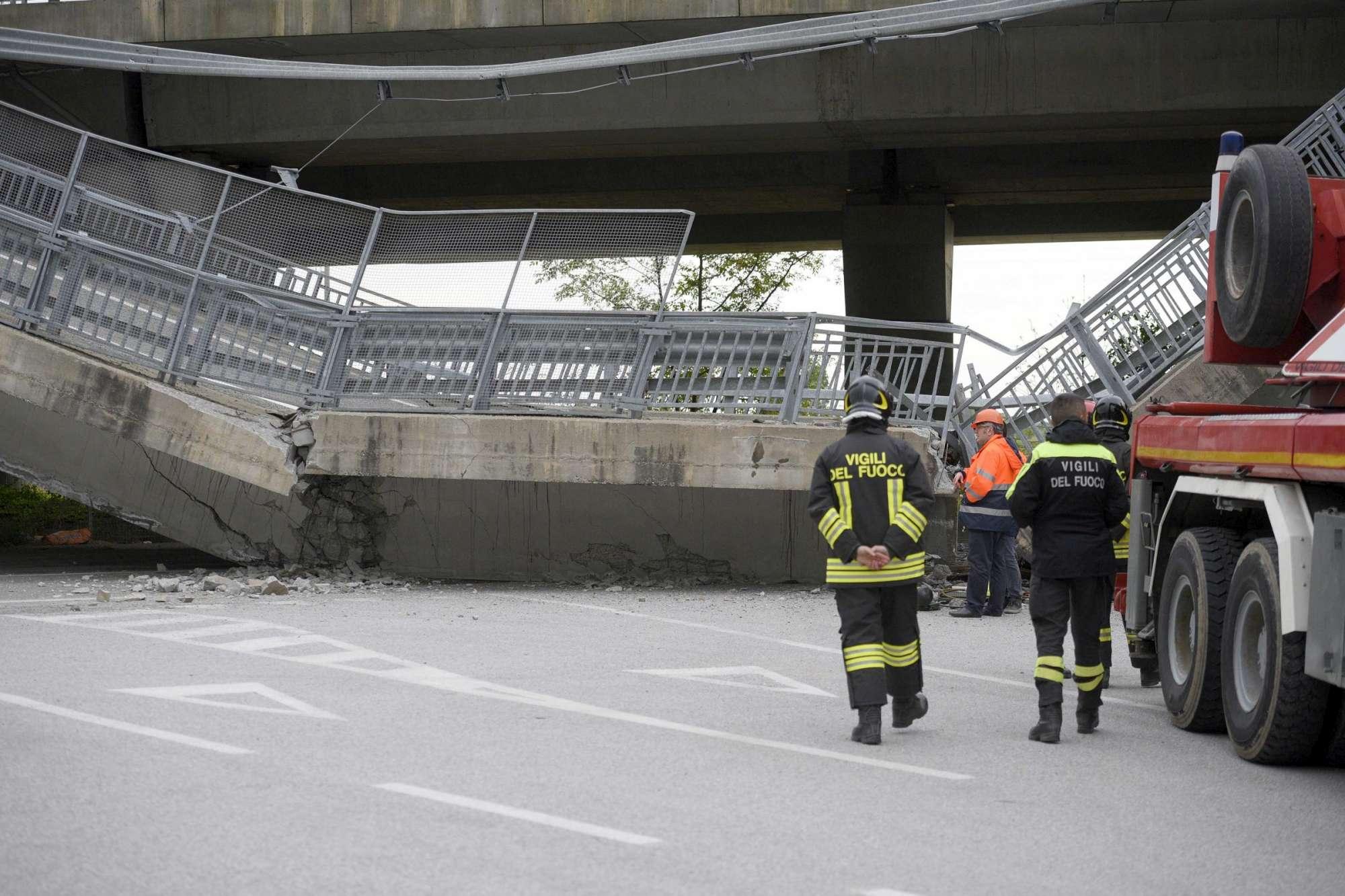 Cavalcavia crolla su unʼauto dei carabinieri nel Cuneese