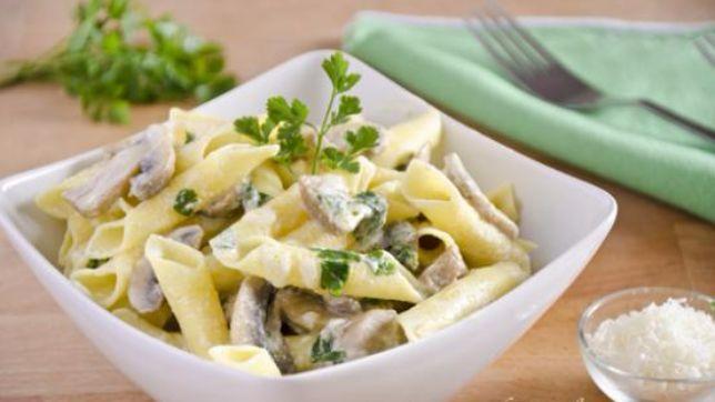 Garganelli con funghi e robiola