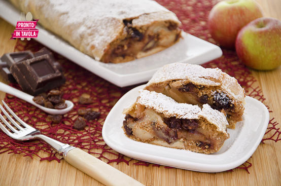 Strudel di mele, cioccolato e noci