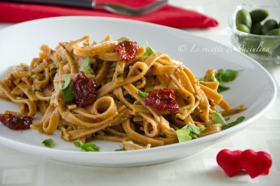 Pasta al pesto di pomodori secchi