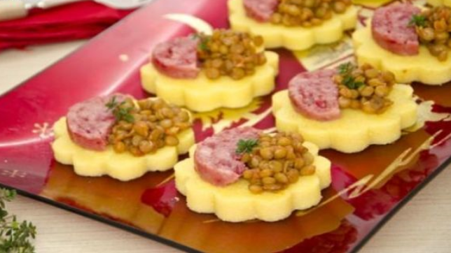Crostini di lenticchie e cotechino