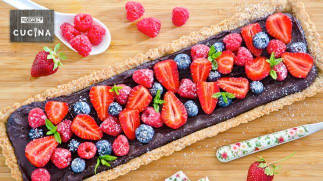 Crostata al cioccolato e frutti di bosco