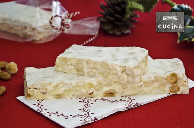 Torrone morbido alle mandorle