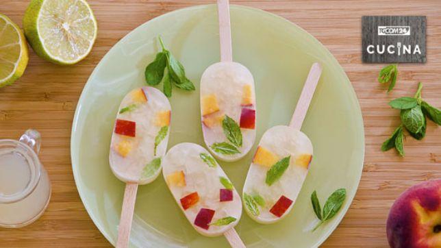Ghiaccioli al limone, menta e pesche