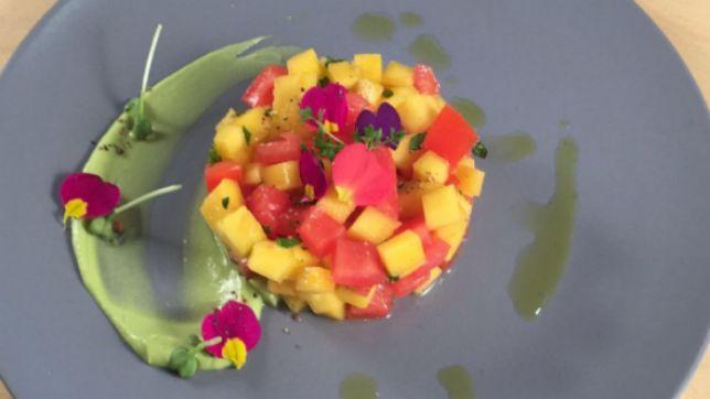 Tartare di mango e pomodoro, con salsa di avocado