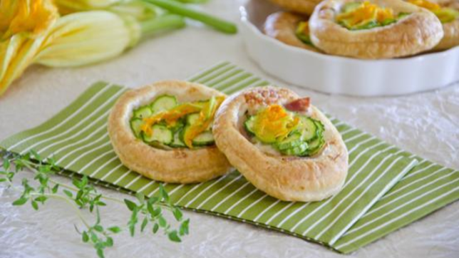 Pizzette di sfoglia alle zucchine