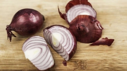 puzza ascelle piedi alito capra zolfo cavolo uova cipolla aglio cumino formaggi