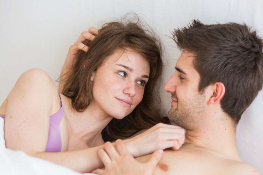 letto sesso coppia tv televisione