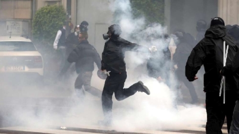 expo,scontri,milano,antagonisti,black bloc,tafferugli,molotov,polizia