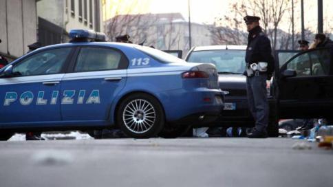 milano trovato auto morto polizia 13 02 2011