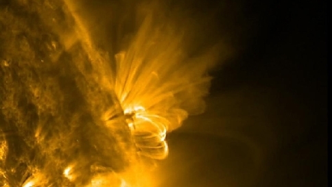 eruzione solare